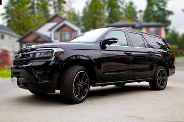 Private Luxury Limousine Transfers from Whistler to YVR
