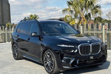 Melbourne Airport Transfer to CBD Private Luxury Chauffeur