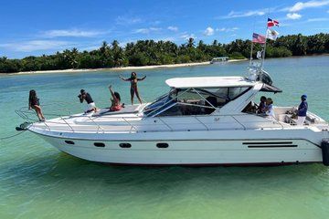 Yacht Tour with Drinks Snorkel and Sandbar