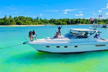 VIP Yacht Tour Puna Cana with Open Bar, Snorkeling and Sand Bar