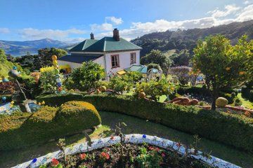Akaroa Day Tour from Christchurch with Giants House