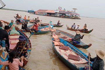 Floating Village Tour Kampong Phluk by Tuk Tuk and Boat