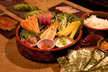 Authentic Hand Rolled Sushi Making Class in Shibuya in Tokyo