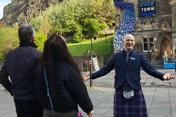 Private Edinburgh Walking Experience with STGA Blue Badge Guide