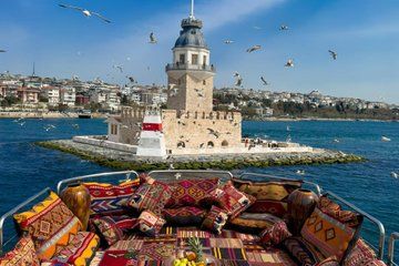 Bosphorus Sunset Luxury Yacht Cruise with Guide and Transfers