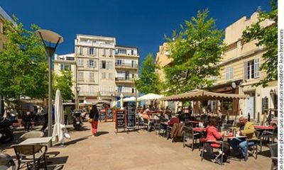 Walking tour of Marseille Old Town + optional transport & food