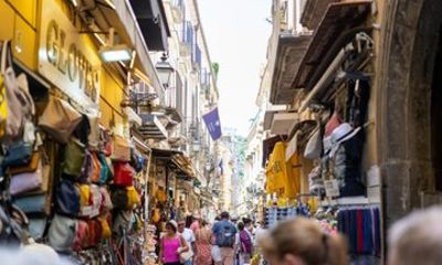 Private Day Trip to Royal Palace and Naples with Hotel Pick Up
