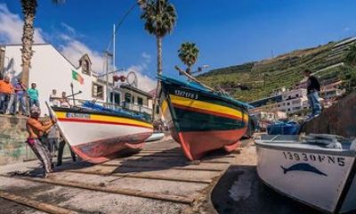 Private Walking Tour in Camara de Lobos with Local Wine Tasting
