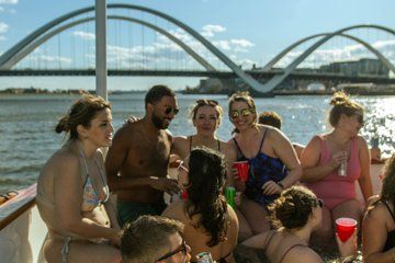Private Hot Tub Boat of DC Potomac Monuments Tub up to 20