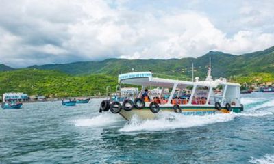 Snorkeling Tour Vinh Hy Bay Hidden Waterfall from Mui Ne