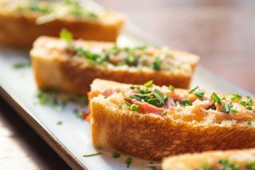 2 Hour Express Paris Centre Food Tour with 4 Tastings & Wine