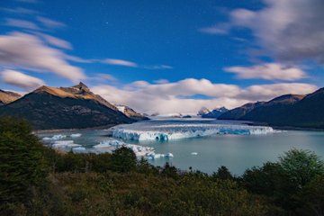 Excursion to the Perito Moreno Glacier at night