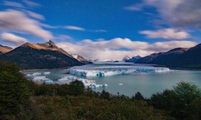 Excursion to the Perito Moreno Glacier at night
