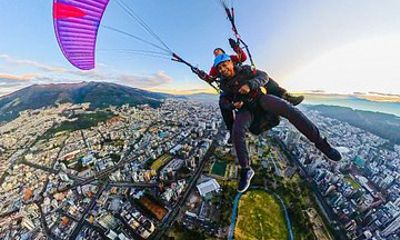 Quito Paragliding from the Teleferico with 360 Video
