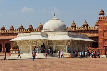 From Agra Private Taj Mahal Sunrise Tour with Fatehpur Sikri