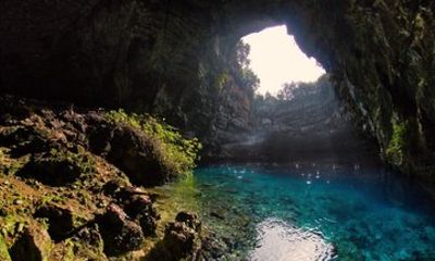 Kefalonia Highlights Castle Monastery Wine and Caves Tour