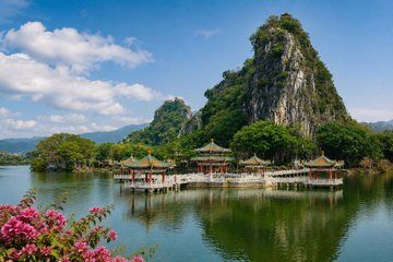 Zhaoqing Seven Star Crags Day Trip from Guangzhou with Boat Ride