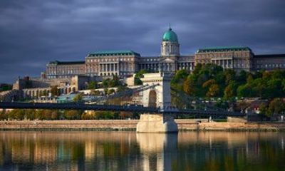 Buda Castle Walking Tour: Fisherman’s Bastion & Matthias Church