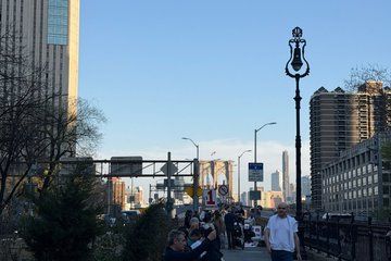Self-guided tour of Brooklyn Bridge and Dumbo