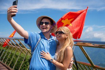 Hue to Hoi An by Car with Hai Van Pass and Golden Bridge Stop