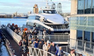 Cape Town Tour with Table Mountain Aquarium and Robben Island