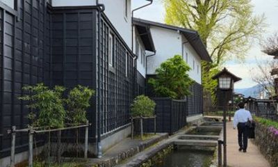 Hida Furukawa: White-Walled Streets and Carpentry Tour