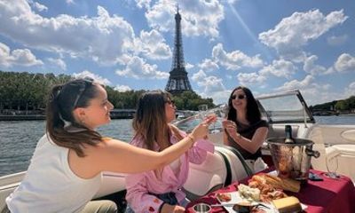 Private cruise on the Seine