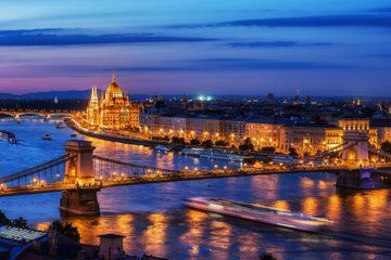 Private Shore Tour – Budapest Night Cruise & Dinner
