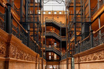 Downtown LA Walking Tour: Historic Bunker Hill and Architecture