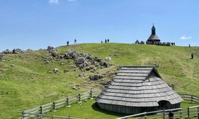 Velika Planina Private Alpine Tour: Cable Car and Shepherd Huts