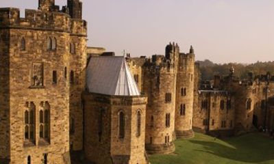 Alnwick Castle Full Day Shuttle from Edinburgh