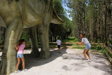 Dino Park Private Family Tour from Lisbon with Tickets Included
