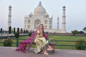 Taj Mahal Express Entry Tour with Professional Photographer