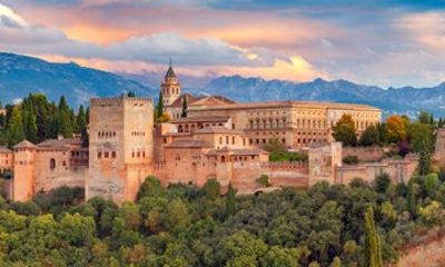 Alhambra and Nasrid Palace Entry Assistance and Tourist Train