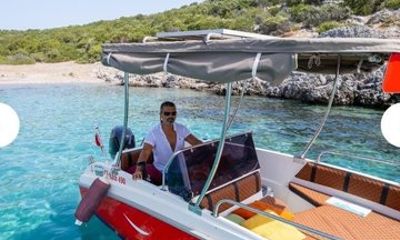 Boat Tours By A Speedboat Fishing Enjoy The Beauty Of Nature