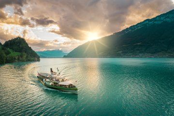 City Lake and Mountain Sightseeing Tour in Interlaken