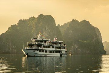 Experience Bai Tu Long and Ha Long Bay 3 Days with Swan Cruises