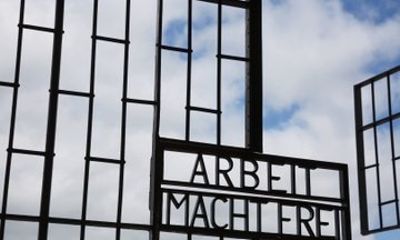 Berlin Sachsenhausen Camp and East Side Gallery Tour