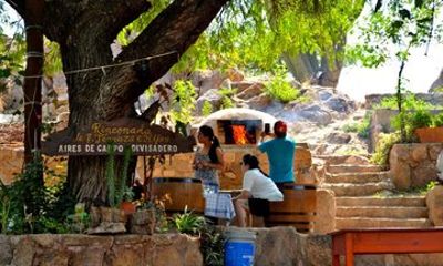 CAFAYATE Wine and Nature, Regional Lunch in El Divisadero