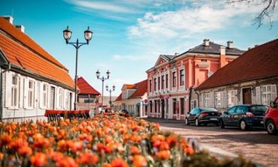 Tallinn to Riga Private Transfer with Sightseeing Stops