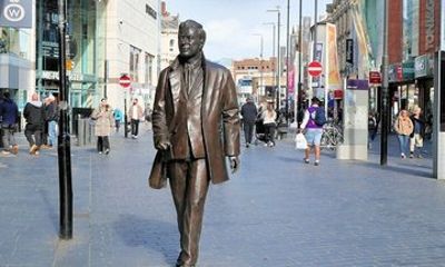 Liverpool Beatles History Walking Tour with Dutch Speaking Guide