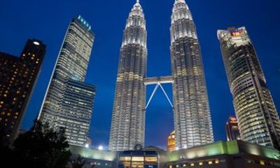 Private KL Photographic Tour with Petronas Tower and Batu Caves