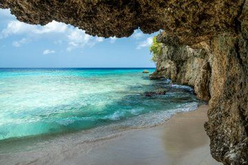 Curaçao Private Off-Road Jeep Tour: Caves, Natural Pool & Beaches