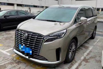 Private Shanghai Chauffeur Tour: Customize Itinerary with Driver