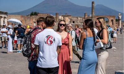 From Naples Pompeii Tour with Guide Ticket and Transfer Included