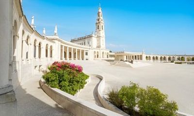 Lisbon Fatima Nazare Porto Tour Services