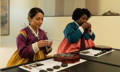 Seoul: Wearing Hanbok & Making Mother-of-Pearl Craft (Jagae)