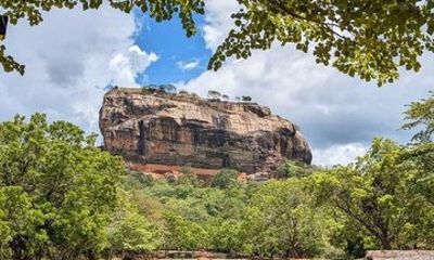 Private Tour from Trincomalee to Negombo with Sightseeing Stops