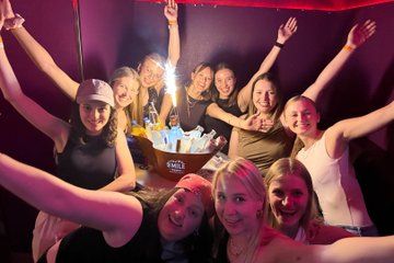 Club Crawl Hamburg : Premium Shots VIP Admission and Drinking Games