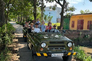Hue Night Cyclo Tour with Cuisine and Folk Music